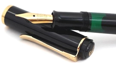 Ручка перьевая Pelikan Elegance Classic M200 (PL993915) Black GT F перо сталь нержавеющая/позолота подар.кор. фото 3